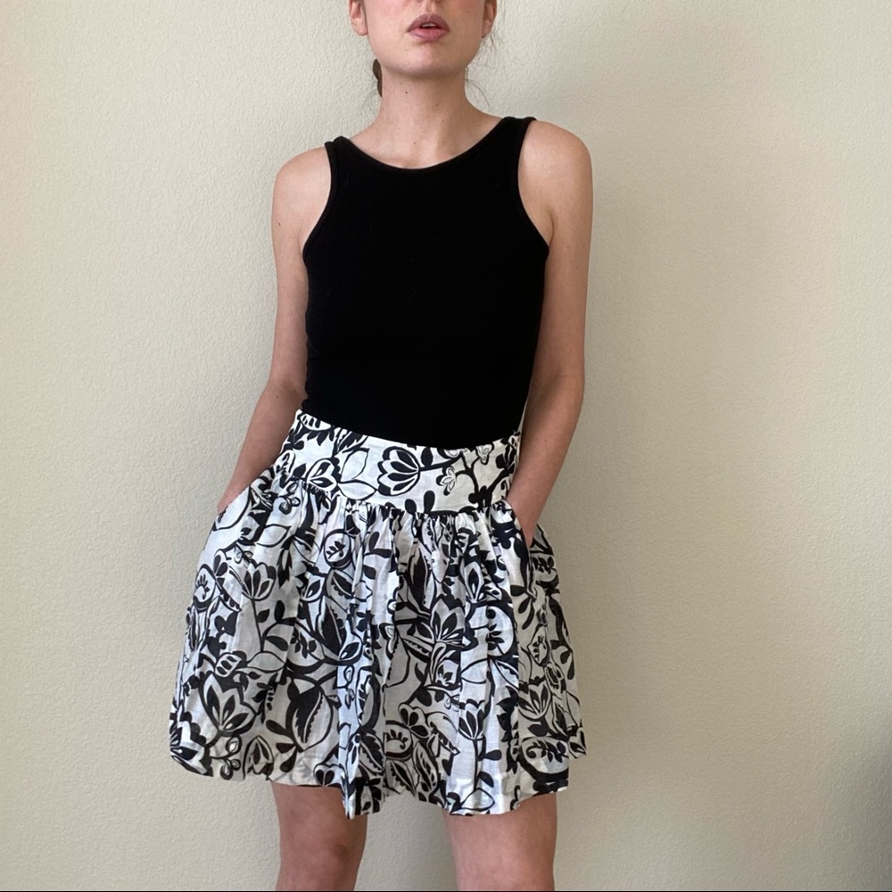 Express black and white floral printed flare mini skirt with pockets size 0